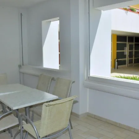 Flat With A Spacious Sunny Terrace - Beahost Lägenhet *