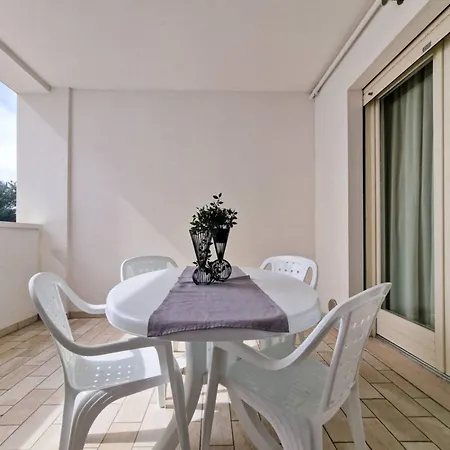 Apartment Flat With A Spacious Sunny Terrace - Beahost
