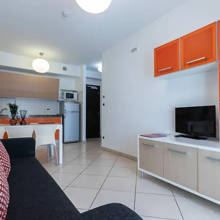 Flat With A Spacious Sunny Terrace - Beahost *
