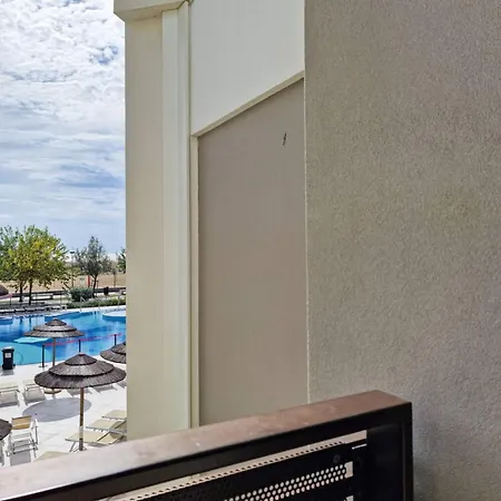 Flat With A Spacious Sunny Terrace - Beahost Apartment